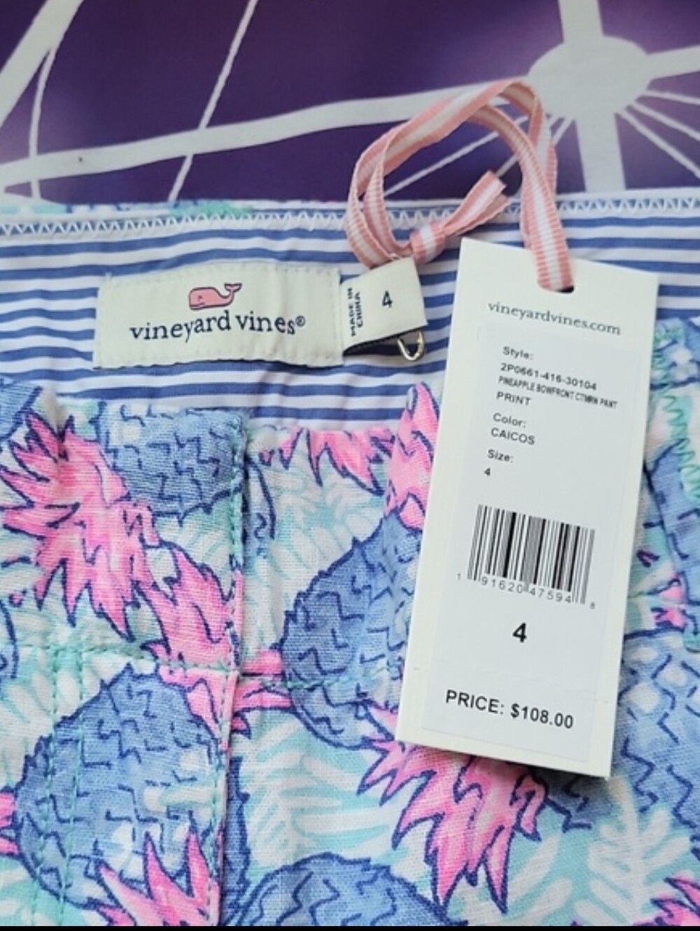 NWT - Vineyard Vines Caicos pineapple print capri pants.